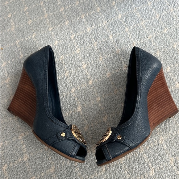 Tory Burch Navy Leather Peep-Toe Heels with Gold Logo Medallions - Picture 3 of 3